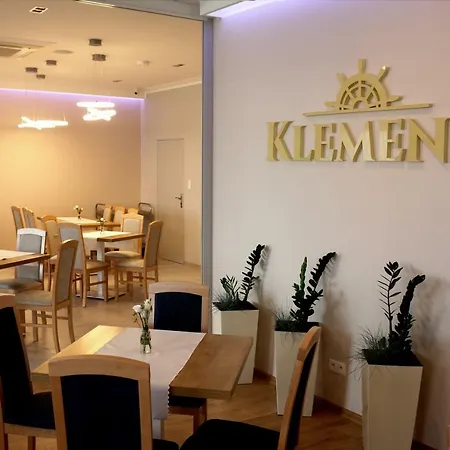 לינה וארוחת בוקר Klemens 4*