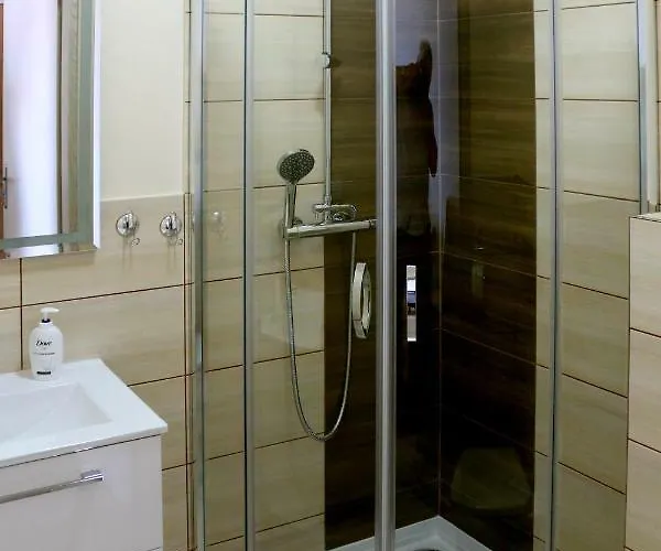 Klemens 4* بوتسك